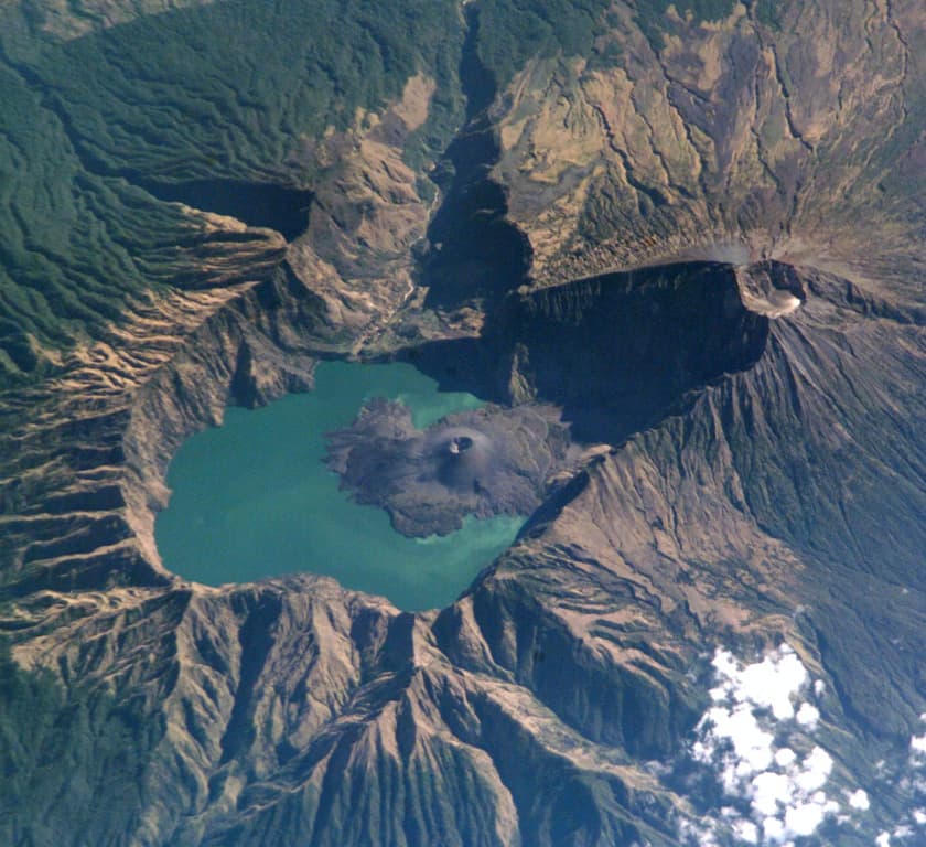 International Space Station image of Rinjani's Segara Anak caldera lake and Barujari cone.
