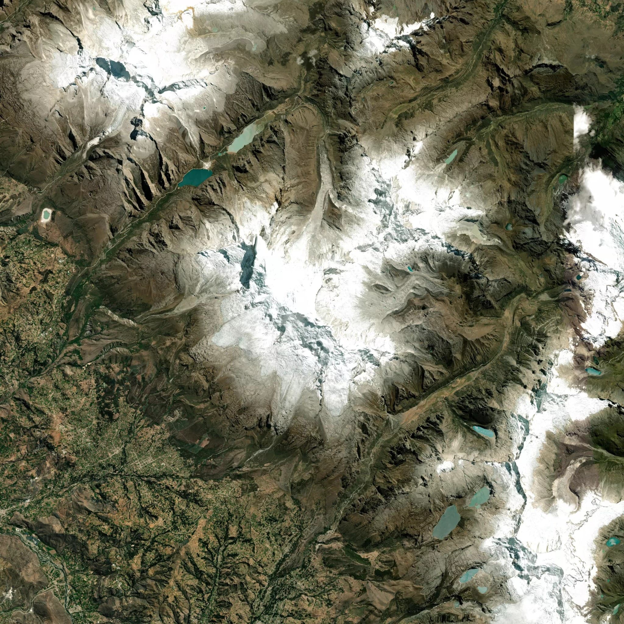 Huascarán satellite terrain view