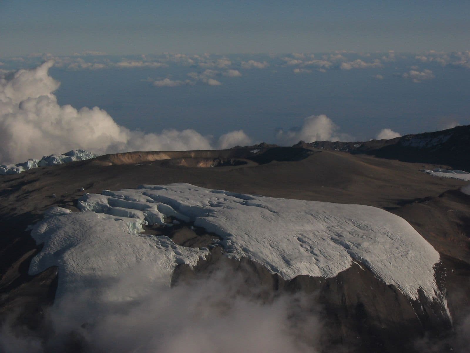 El hielo del borde del crater del Kibo