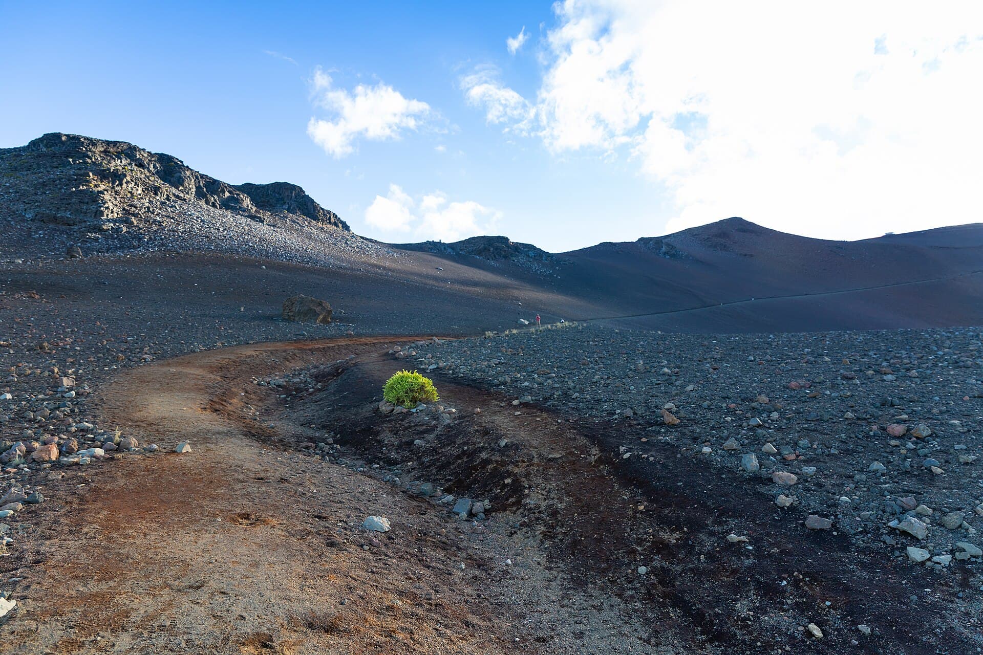 El sendero que baja al crater de Haleakala