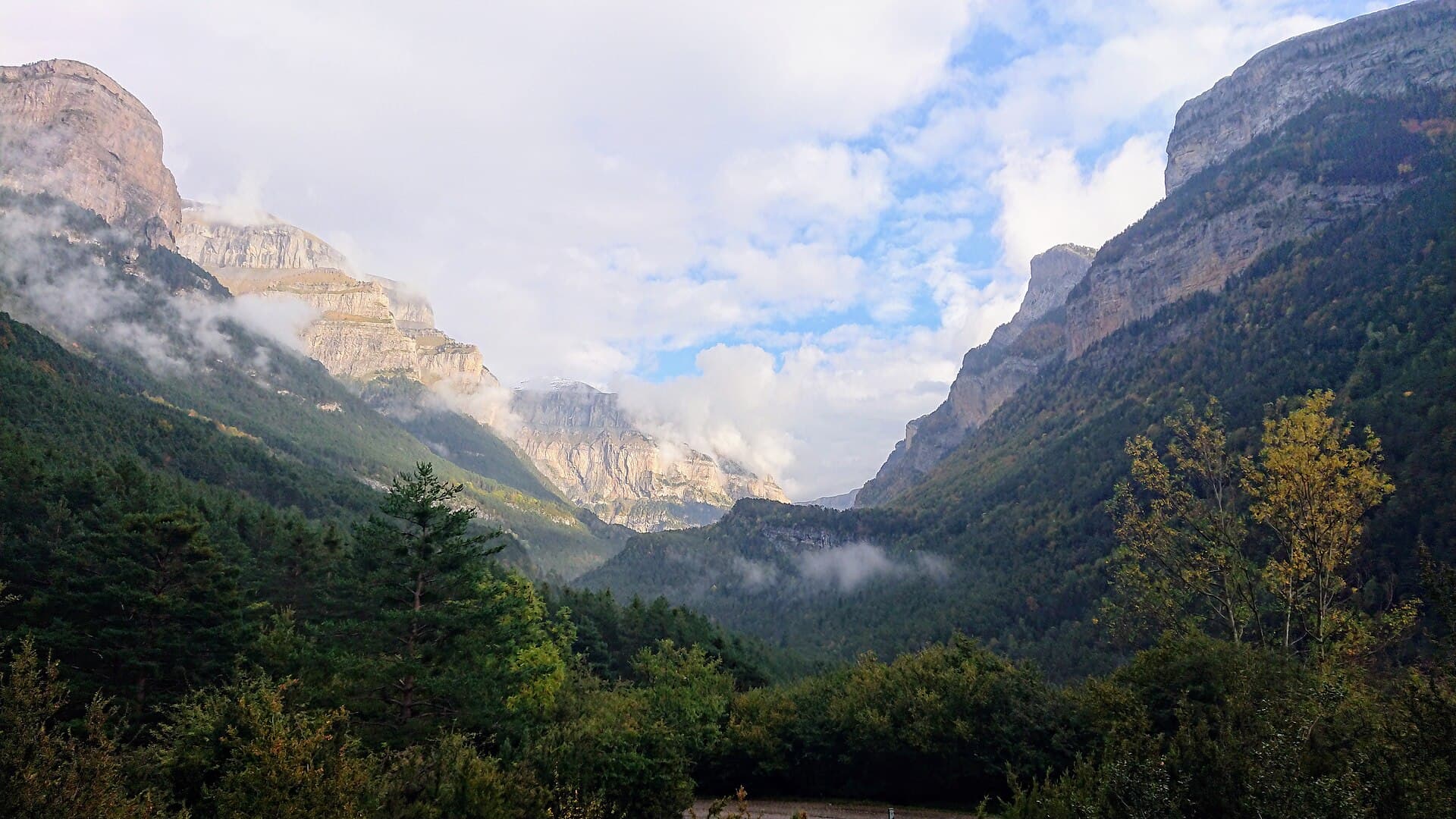 Cloud in the Ordesa valley, Ordesa y Monte Perdido