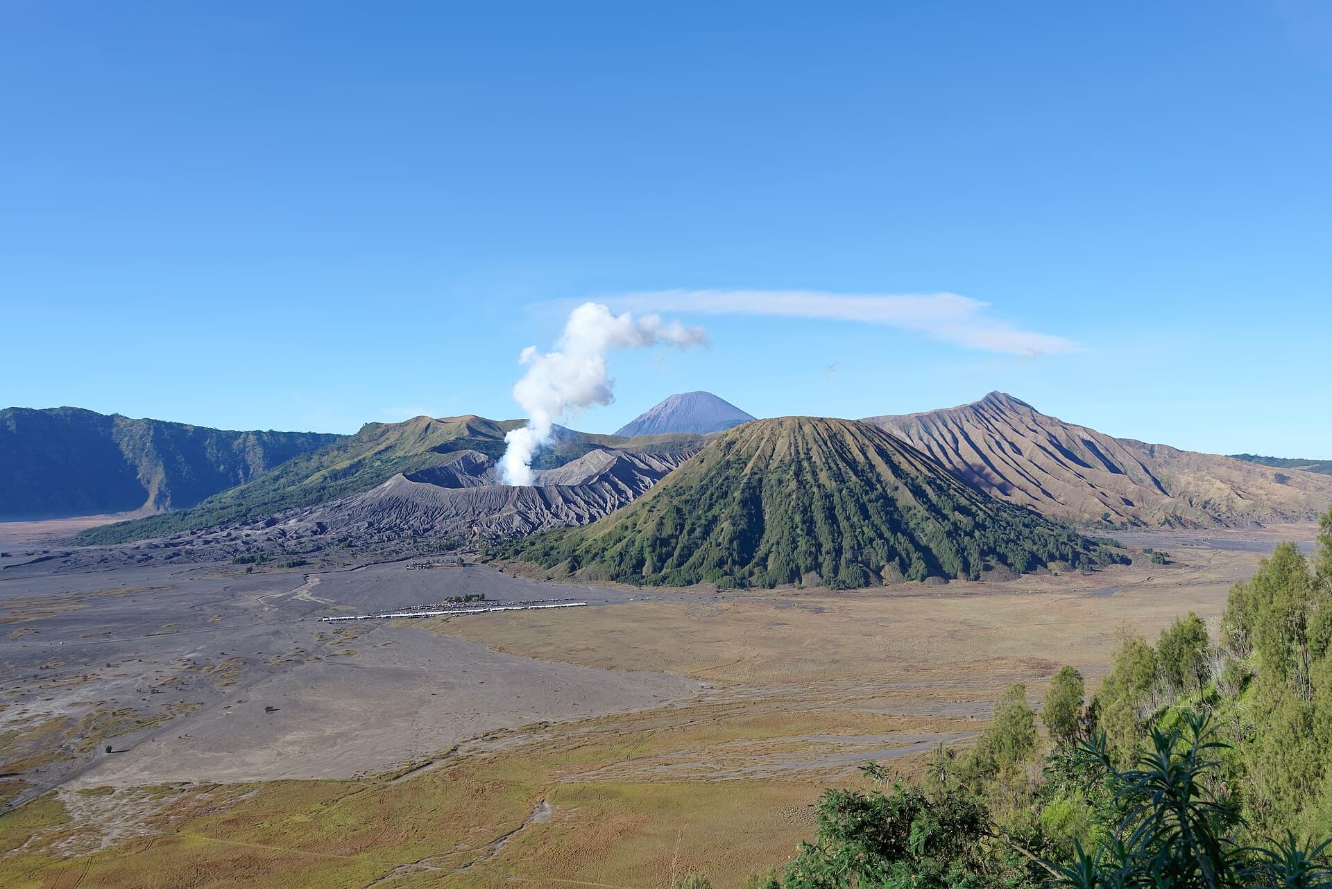El Bromo, el Batok y el Semeru en la caldera de Tengger