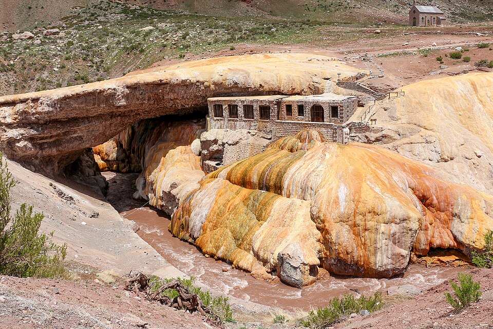 The mineral arch at Puente del Inca